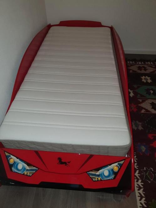 Jongensbed Ferrari bed raceauto hout sterk met bedbodem rood, Kinderen en Baby's, Kinderkamer | Bedden, Zo goed als nieuw, 180 cm of meer