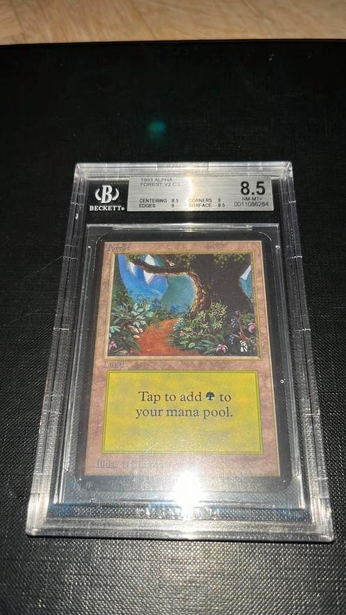 Forest Alpha #2 BGS 8.5, Hobby en Vrije tijd, Verzamelkaartspellen | Magic the Gathering, Zo goed als nieuw, Ophalen of Verzenden