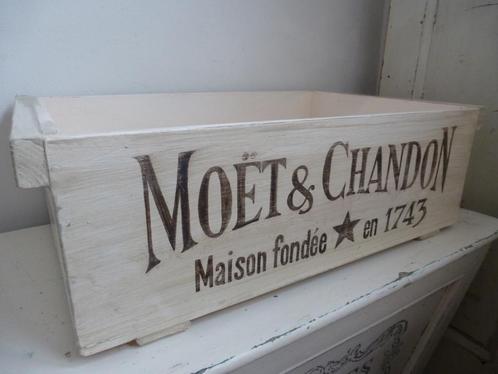 Champagne kist / witte houten krat Moët et Chandon /vintage, Huis en Inrichting, Woonaccessoires | Kisten, Gebruikt, Minder dan 50 cm