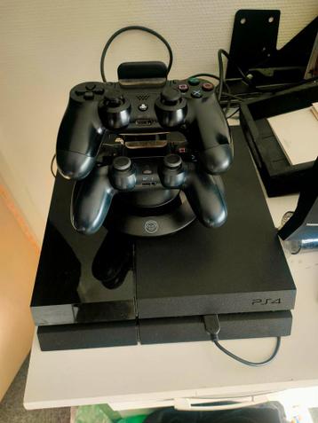 Playstation 4 met 2 Controllers