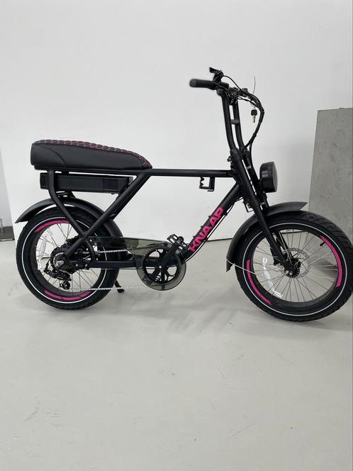 WINTER DEAL €2299,- ! KNAAP AMS CUSTOM PINK EDITION, Fietsen en Brommers, Brommers | Tuning en Styling, Ophalen of Verzenden