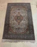 Vintage versleten Perzisch handgeknoopt tapijt 190/124