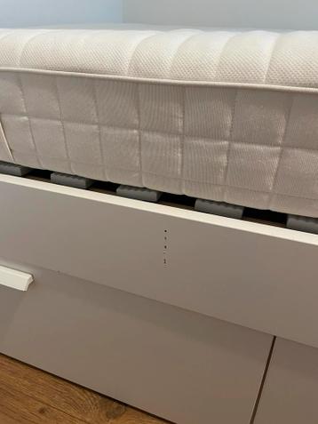 BRIMNES bedframe met opbergruimte + IKEA matras - afbeelding 3 BRIMNES bedframe met opbergruimte + IKEA matras - afbeelding 3