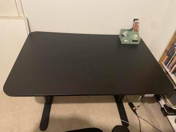 Elektrische bureau Ikea Bekant Zit/Sta Bureau - Zwart 120x80 - afbeelding 2 Elektrische bureau Ikea Bekant Zit/Sta Bureau - Zwart 120x80 - afbeelding 2