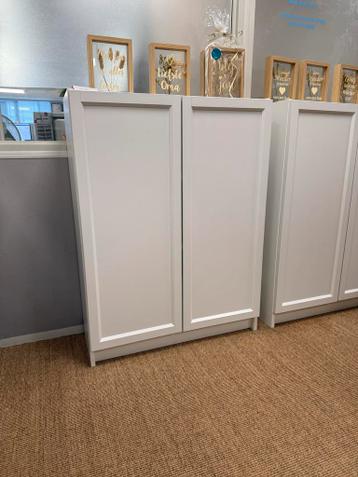 2 Witte Billy Oxberg IKEA kasten Izgs per dtuk 50,00 - afbeelding 4 2 Witte Billy Oxberg IKEA kasten Izgs per dtuk 50,00 - afbeelding 4