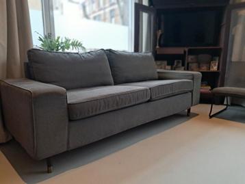 GrijzeIkea Kivik bank met custom bekleding messing pootjes - afbeelding 6 GrijzeIkea Kivik bank met custom bekleding messing pootjes - afbeelding 6