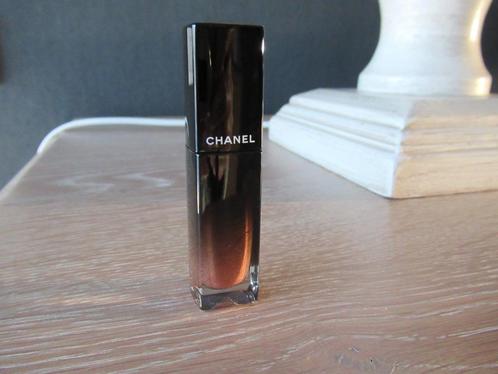 Nieuw Chanel Rouge Allure Laque in 90 Golden Beige, Sieraden, Tassen en Uiterlijk, Uiterlijk | Cosmetica en Make-up, Nieuw, Make-up