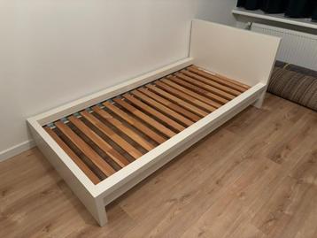 IKEA Malm bed met matras 90x200 cm 1-persoons - afbeelding 2 IKEA Malm bed met matras 90x200 cm 1-persoons - afbeelding 2