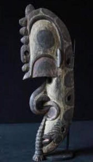 Boeg * Langwerpige Voorsteven * Iatmul Tribes * Nieuw Guinea