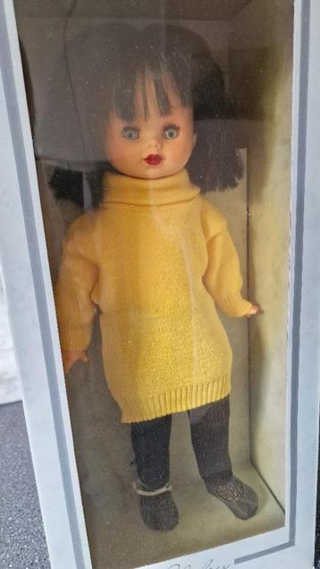 Jaren '60 pop met donker haar, 52 cm, in doos, Clodrey