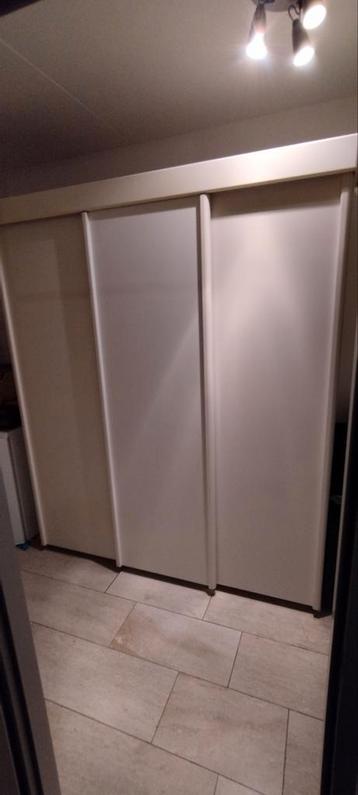 Gratis ophalen grote kledingkast