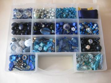 Doos kralen + onderdelen sieraden maken / blauw