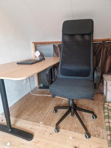 Ikea Bekant Bureau - Eiken blad, zwarte poten - afbeelding 3 Ikea Bekant Bureau - Eiken blad, zwarte poten - afbeelding 3