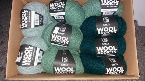 9 nieuwe bollen Wool Addicts Earth groentinten, Hobby en Vrije tijd, Breien en Haken, Nieuw, Breien of Haken, Wol of Garen, Ophalen of Verzenden