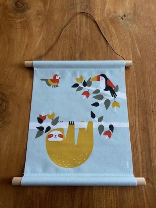Nieuwe Textielposter Jungle Luiaard +Toekan (Anni Design), Kinderen en Baby's, Kinderkamer | Inrichting en Decoratie, Nieuw, Wanddecoratie
