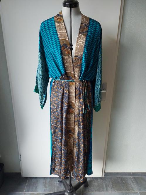 Sissel Edelbo blauw bruine zijden kimono one size, Kleding | Dames, Overige Dameskleding, Zo goed als nieuw, Ophalen of Verzenden