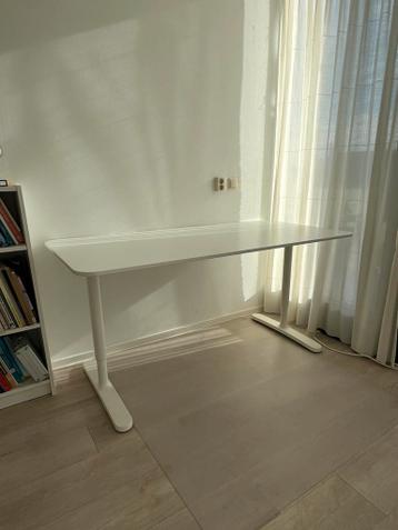 Bureau Ikea - In hoogte verstelbaar - afbeelding 1 Bureau Ikea - In hoogte verstelbaar - afbeelding 1