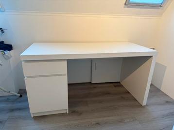 IKEA MALM Bureau - wit (140x65 cm) - €35 - afbeelding 1 IKEA MALM Bureau - wit (140x65 cm) - €35 - afbeelding 1