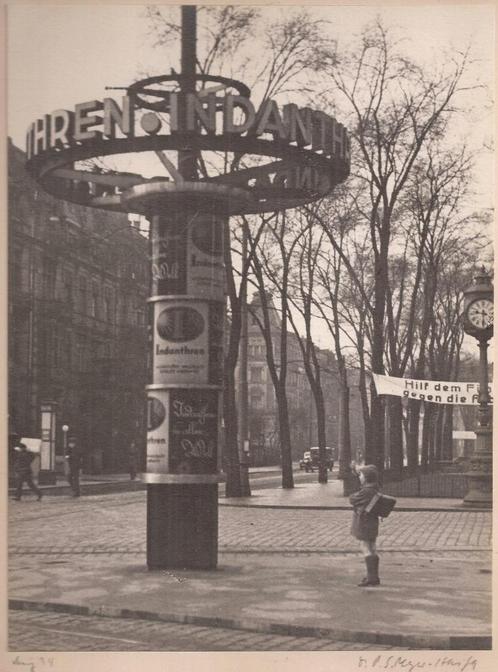 Foto 1934 Danzig Straatbeeld met politieke propaganda/reclam, Antiek en Kunst, Kunst | Tekeningen en Foto's, Ophalen of Verzenden