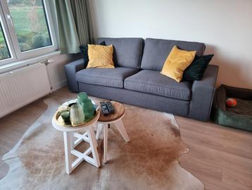 Ikea Kivik 3-zits bank + poef - Skiftebo Donkergrijs - afbeelding 2 Ikea Kivik 3-zits bank + poef - Skiftebo Donkergrijs - afbeelding 2