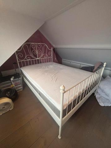 IKEA Leirvik bed 140x200 + matras & topper - afbeelding 2 IKEA Leirvik bed 140x200 + matras & topper - afbeelding 2