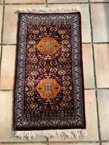 Perzisch tapijt, 48 x 84cm, met franje zelf uit Iran gehaald