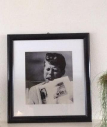 Kennedy foto poster in houten lijst .