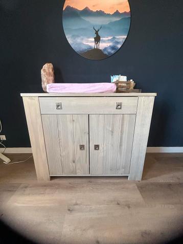 Babykamer kast met wandplank - afbeelding 4 Babykamer kast met wandplank - afbeelding 4