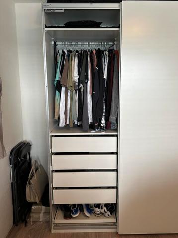 2 witte IKEA PAX kasten met schuifdeuren (4 delen totaal) - afbeelding 2 2 witte IKEA PAX kasten met schuifdeuren (4 delen totaal) - afbeelding 2