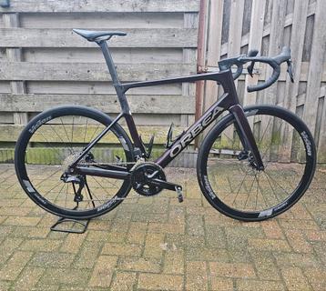Orbea ORCA OMX M31e LTD di2 racefiets.