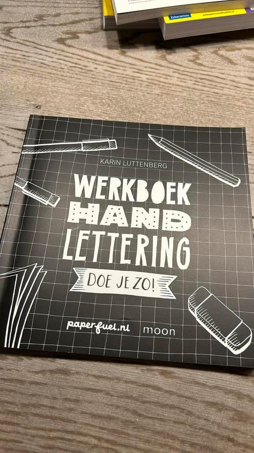 Karin Luttenberg - Werkboek handlettering doe je zo!, Boeken, Overige Boeken, Zo goed als nieuw, Ophalen of Verzenden