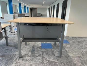 SET - 3 x Kinnarps Zit-sta Duo bureau, 1500 euro/set,32 sets - afbeelding 11 SET - 3 x Kinnarps Zit-sta Duo bureau, 1500 euro/set,32 sets - afbeelding 11