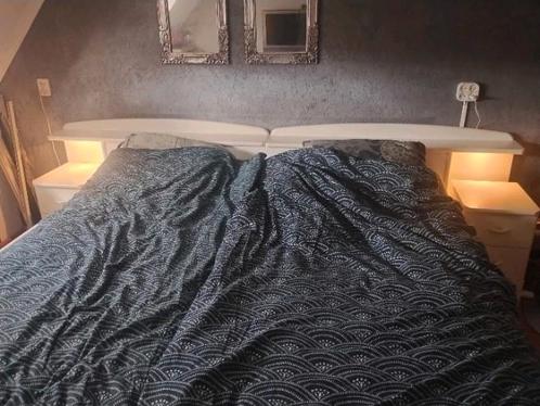 Mooie bed met nachtkastjes, Huis en Inrichting, Slaapkamer | Bedden, Zo goed als nieuw, Tweepersoons, 180 cm, Hout, Verstelbaar