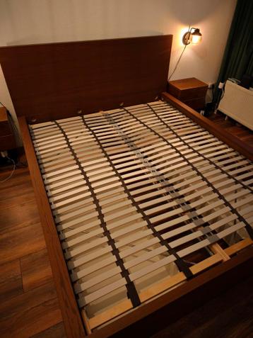 IKEA MALM bed 160x200 – klassiek bruin + lattenbodem - afbeelding 2 IKEA MALM bed 160x200 – klassiek bruin + lattenbodem - afbeelding 2