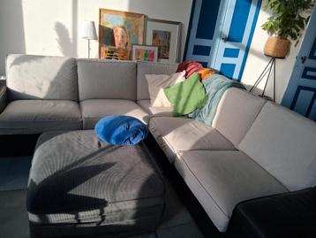 Zwart leren hoekbank + hocker met opbergruimte Ikea - afbeelding 3 Zwart leren hoekbank + hocker met opbergruimte Ikea - afbeelding 3