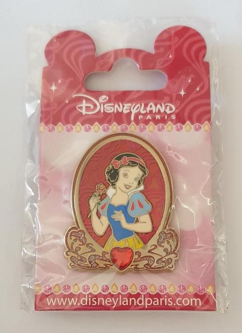 Disneyland Paris Sneeuwwitje pin met steentje NIEUW, Verzamelen, Disney, Nieuw, Overige typen, Sneeuwwitje of Doornroosje, Ophalen of Verzenden