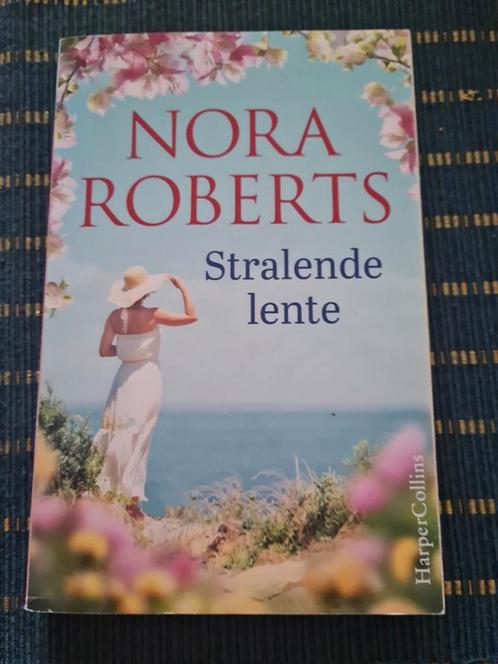 Nora Roberts - Stralende lente, Boeken, Literatuur, Ophalen of Verzenden