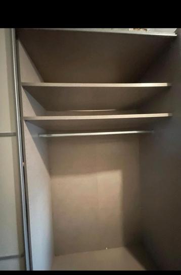 Grote schuifdeurkast met twee opbergruimte - afbeelding 2 Grote schuifdeurkast met twee opbergruimte - afbeelding 2