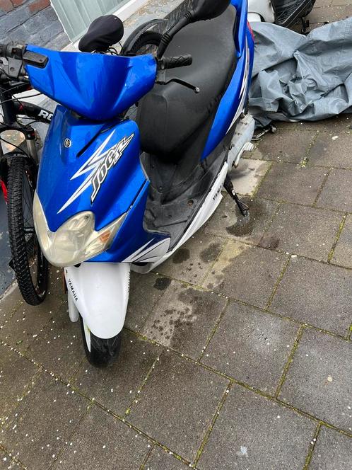 Yamaha jog r snor, Fietsen en Brommers, Scooters | Yamaha, Zo goed als nieuw, JogR of RR, Maximaal 45 km/u, Benzine, Ophalen