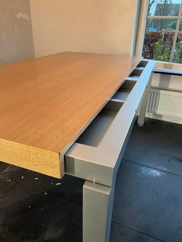 Eetkamer tafel van Interstar Assen. 