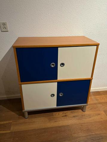 Ikea effektiv kastje beuken met blauw wit deurtjes - afbeelding 1 Ikea effektiv kastje beuken met blauw wit deurtjes - afbeelding 1