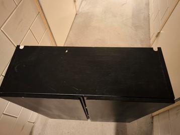 Zwart IKEA IVAR kastje met witte hairpin poten - afbeelding 5 Zwart IKEA IVAR kastje met witte hairpin poten - afbeelding 5