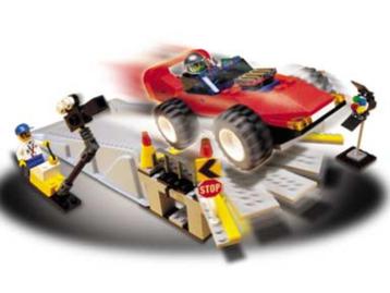 Lego Studios Set 1353 - Car Stunt Studio