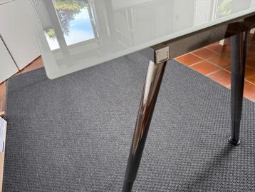 IKEA Galant bureau met chromen onderstel en melkglas blad - afbeelding 5 IKEA Galant bureau met chromen onderstel en melkglas blad - afbeelding 5