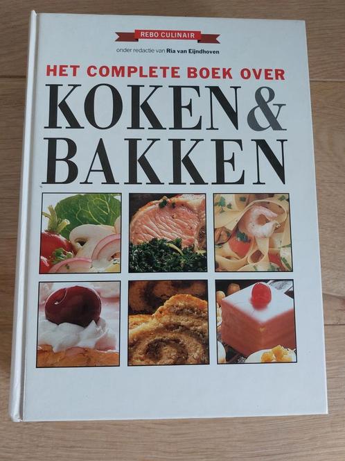 Koken & bakken het complete boek 700 pagina's, Boeken, Kookboeken, Zo goed als nieuw, Voorgerechten en Soepen, Hoofdgerechten