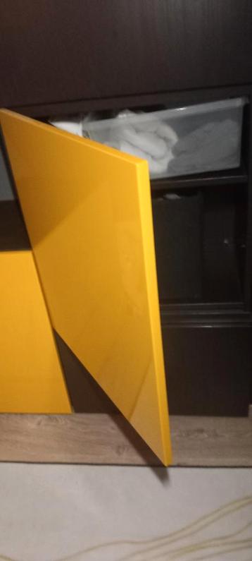 4 IKEA Besta kasten - okergeel & zwartbruin - afbeelding 4 4 IKEA Besta kasten - okergeel & zwartbruin - afbeelding 4