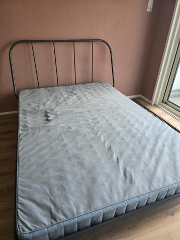 Gratis Ikea Metalen Bedframe met Lattenbodem - Tweepersoons - afbeelding 1 Gratis Ikea Metalen Bedframe met Lattenbodem - Tweepersoons - afbeelding 1