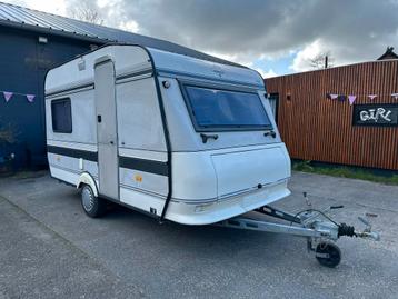 Hobby Caravan 1990 met voortent - Klaar voor uw vakantie!