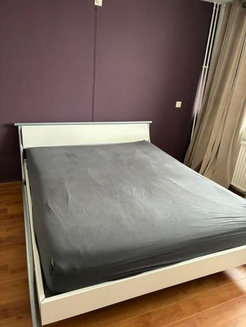 Bed, 160x200, met 2 goede lattenbodems