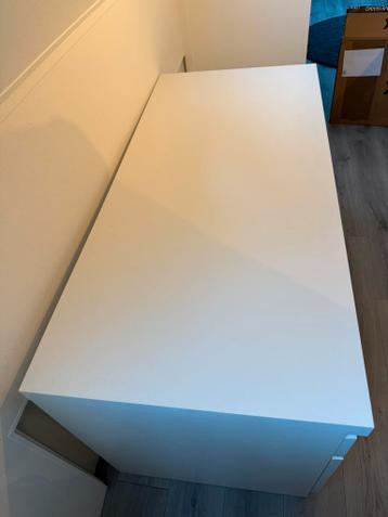 IKEA MALM Bureau - wit (140x65 cm) - €35 - afbeelding 3 IKEA MALM Bureau - wit (140x65 cm) - €35 - afbeelding 3